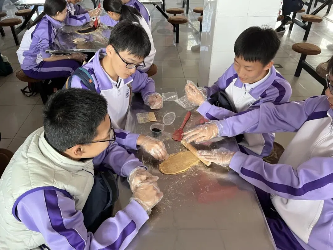 秋寻京味,行悟匠心 ——记初二年级御食园社会大课堂实践活动-第72张图片-四季读书网 秋寻京味,行悟匠心 ——记初二年级御食园社会大课堂实践活动-第72张图片-四季读书网