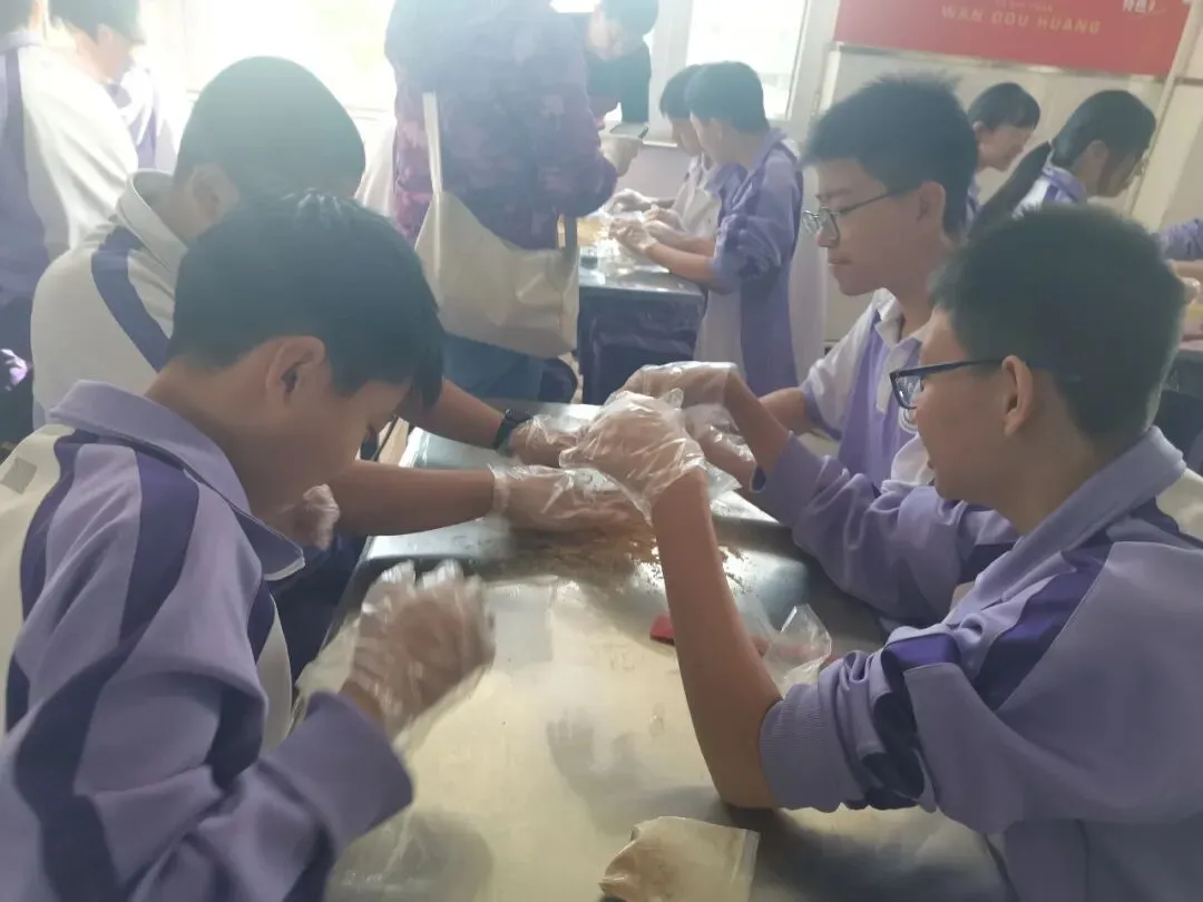 秋寻京味,行悟匠心 ——记初二年级御食园社会大课堂实践活动-第73张图片-四季读书网 秋寻京味,行悟匠心 ——记初二年级御食园社会大课堂实践活动-第73张图片-四季读书网