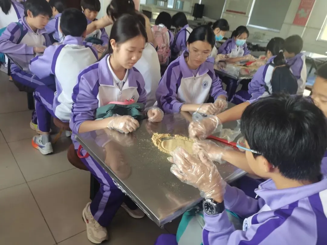 秋寻京味,行悟匠心 ——记初二年级御食园社会大课堂实践活动-第75张图片-四季读书网 秋寻京味,行悟匠心 ——记初二年级御食园社会大课堂实践活动-第75张图片-四季读书网