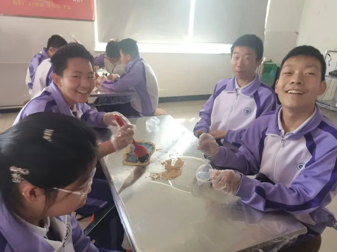 秋寻京味,行悟匠心 ——记初二年级御食园社会大课堂实践活动-第77张图片-四季读书网 秋寻京味,行悟匠心 ——记初二年级御食园社会大课堂实践活动-第77张图片-四季读书网