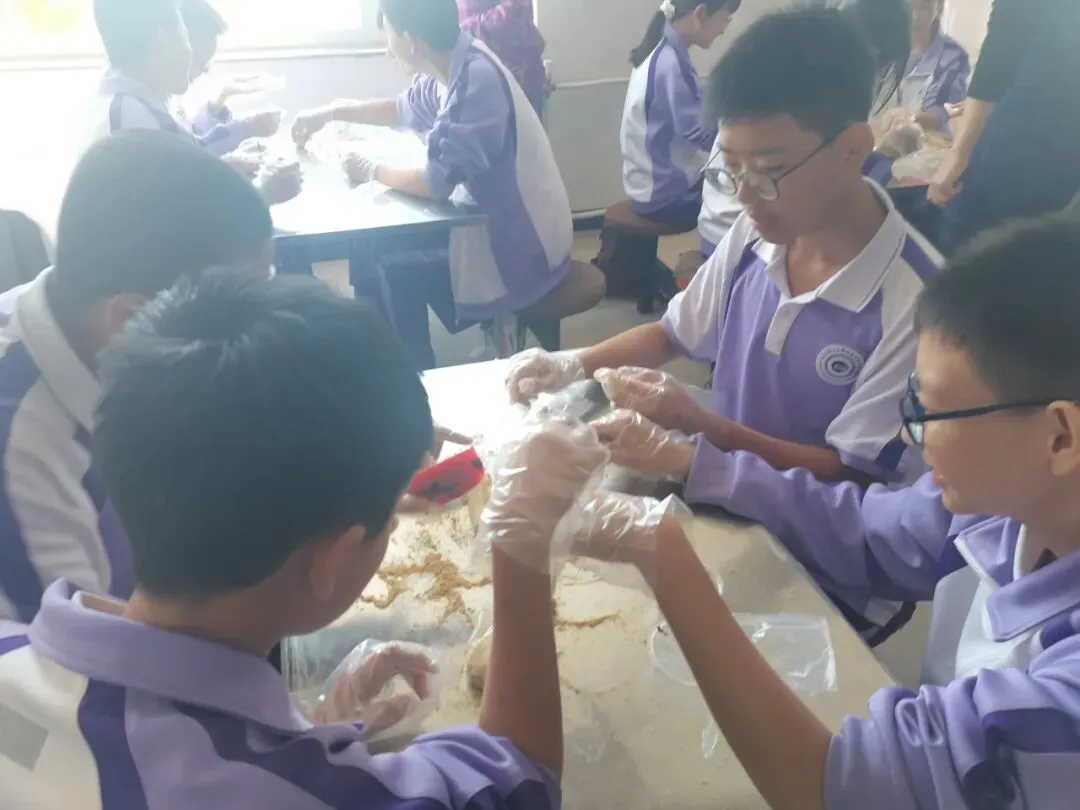 秋寻京味,行悟匠心 ——记初二年级御食园社会大课堂实践活动-第78张图片-四季读书网 秋寻京味,行悟匠心 ——记初二年级御食园社会大课堂实践活动-第78张图片-四季读书网