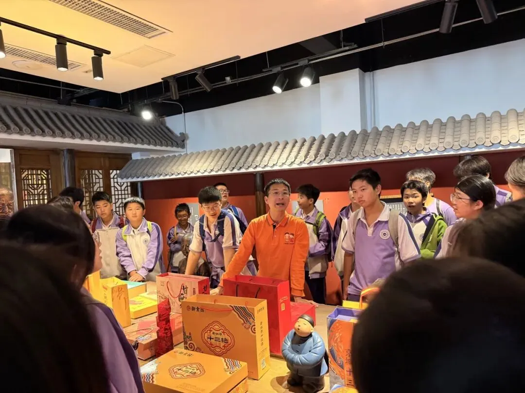 秋寻京味,行悟匠心 ——记初二年级御食园社会大课堂实践活动-第82张图片-四季读书网 秋寻京味,行悟匠心 ——记初二年级御食园社会大课堂实践活动-第82张图片-四季读书网
