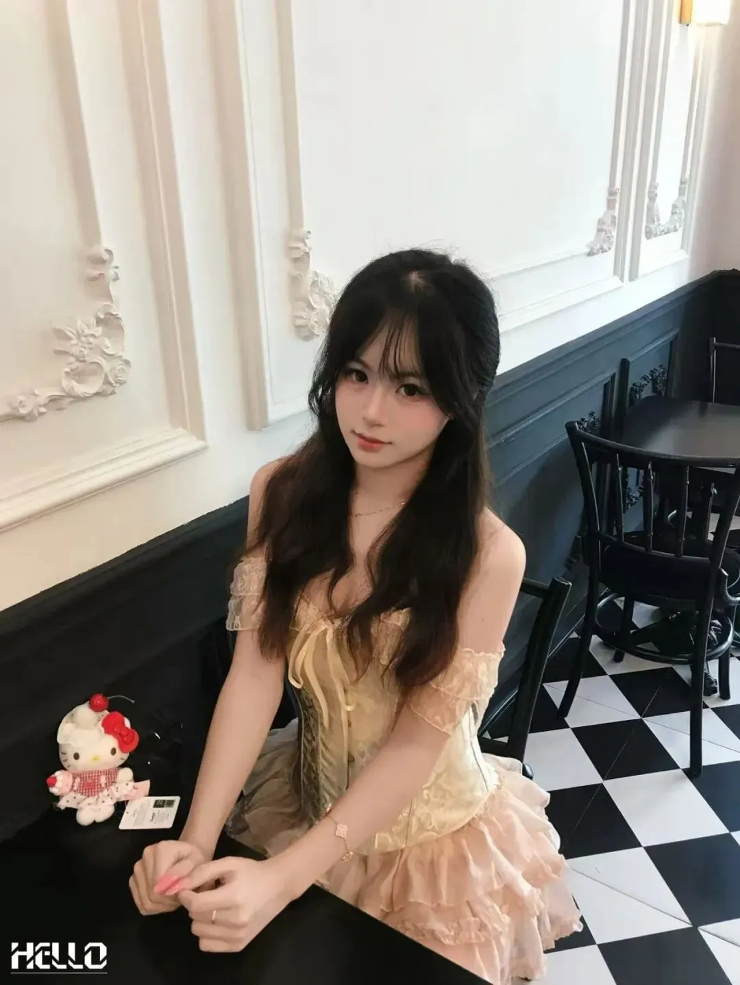 沙中清纯校花 | 中考接近满分,举办20余场个人独舞演出!天选淡颜小白花,皮肤嫩的能掐出水,我先心动了~-第10张图片-四季读书网