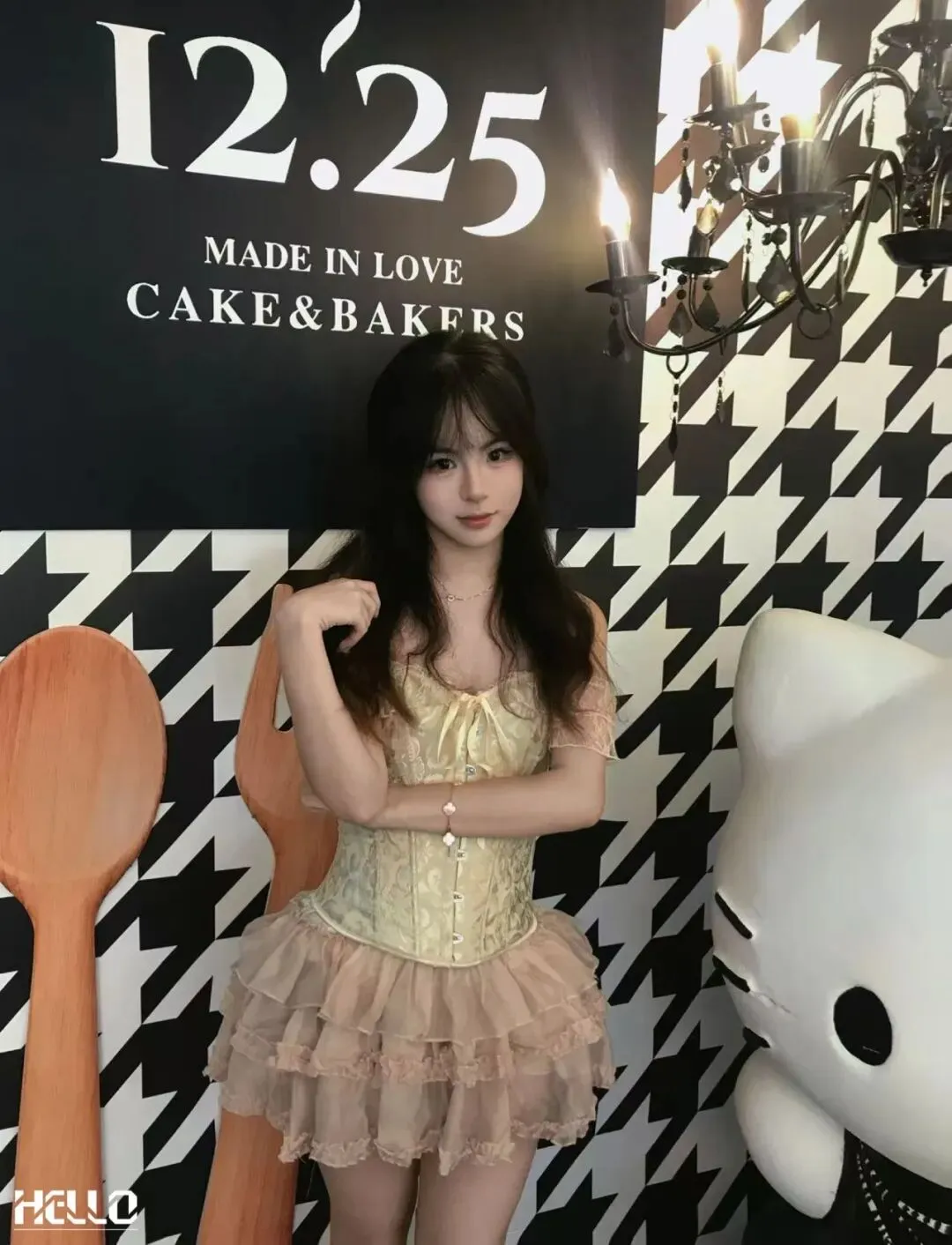 沙中清纯校花 | 中考接近满分,举办20余场个人独舞演出!天选淡颜小白花,皮肤嫩的能掐出水,我先心动了~-第11张图片-四季读书网