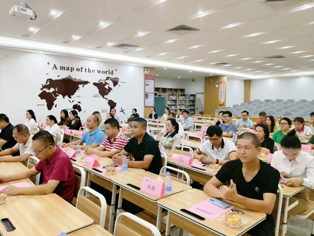 逐梦中考,展翼未来——诚铭学校召开2026年秋季九年级家长会-第2张图片-四季读书网 逐梦中考,展翼未来——诚铭学校召开2026年秋季九年级家长会-第2张图片-四季读书网