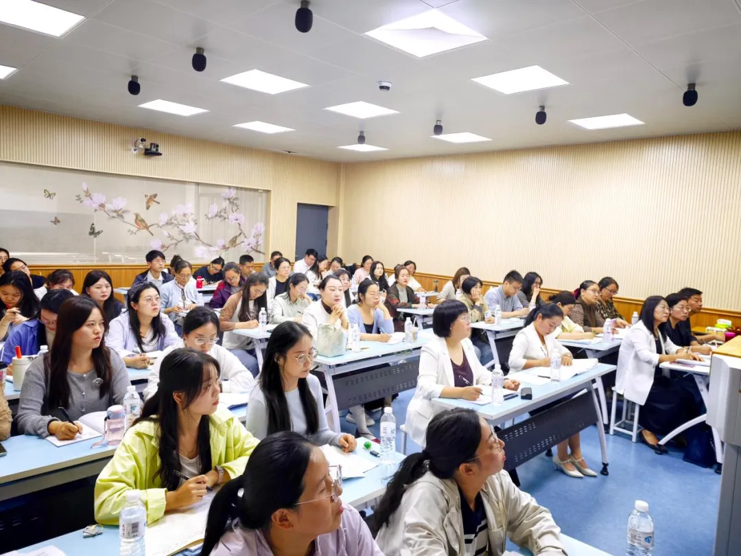 深耕真题研思聚力 精研备考赋能课堂│平顶山市高中英语教育罗果、李明、买乐升名师工作室开展联合研修活动-第14张图片-四季读书网 深耕真题研思聚力 精研备考赋能课堂│平顶山市高中英语教育罗果、李明、买乐升名师工作室开展联合研修活动-第14张图片-四季读书网