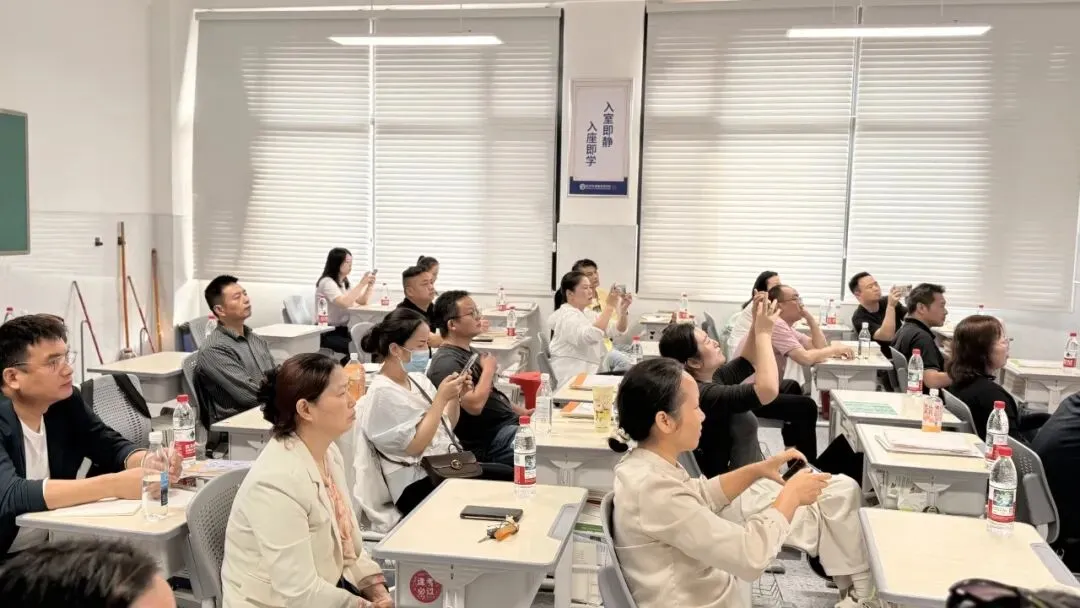 凝心聚力齐奋进 家校同心赢高考 | 我校高三年级第一次家长会顺利召开-第47张图片-四季读书网