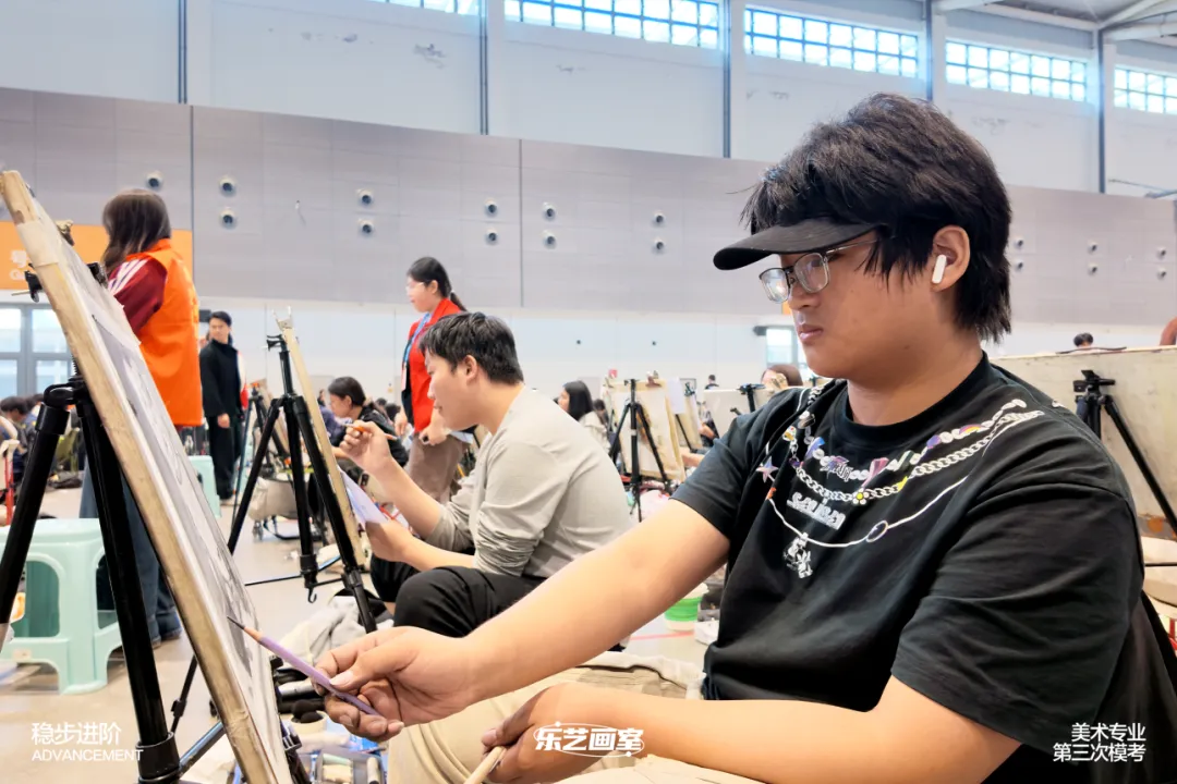 乐艺画室2026第三次模拟考试纪实-第30张图片-四季读书网 乐艺画室2026第三次模拟考试纪实-第30张图片-四季读书网