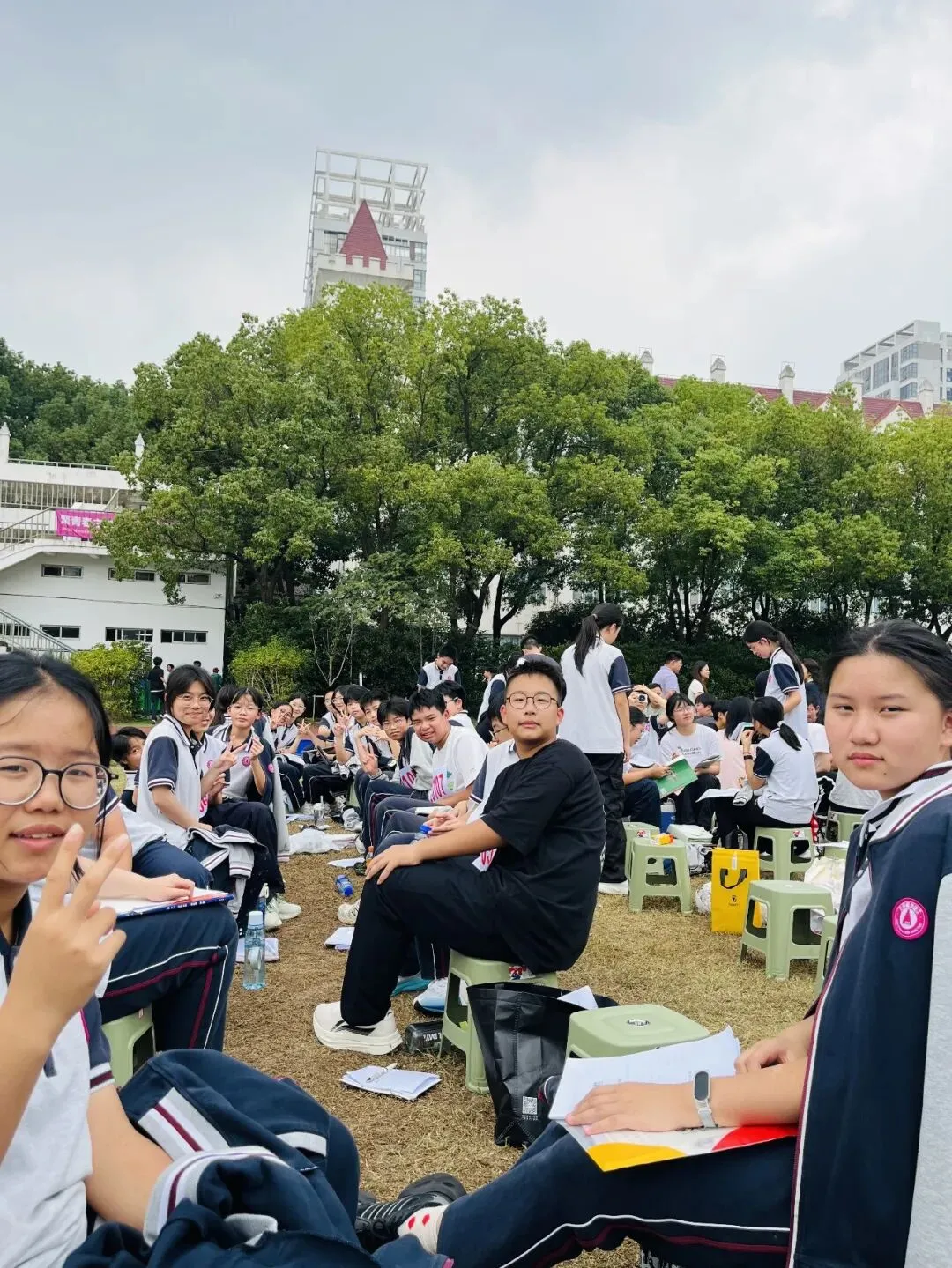 初二1班 开学点滴:把新教室住成“家”-第24张图片-四季读书网