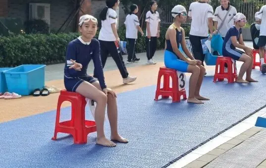 初一6班 | 第五届游泳运动会风采-第36张图片-四季读书网