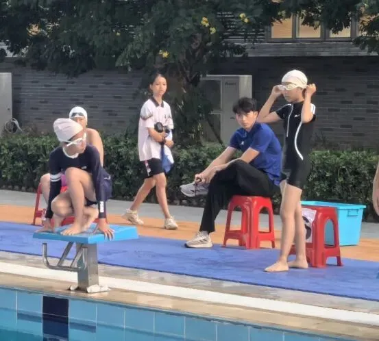 初一6班 | 第五届游泳运动会风采-第44张图片-四季读书网