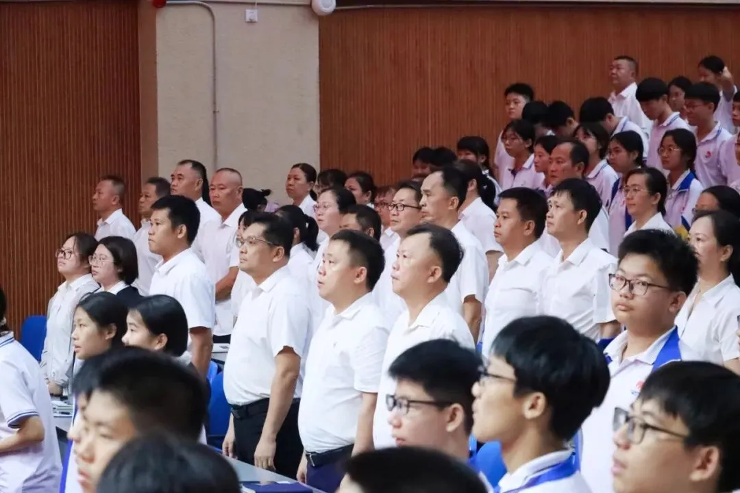 砺少年风华,赴中考华章|文昌市华侨中学举行2027届九年级中考备考启动仪式-第14张图片-四季读书网 砺少年风华,赴中考华章|文昌市华侨中学举行2027届九年级中考备考启动仪式-第14张图片-四季读书网