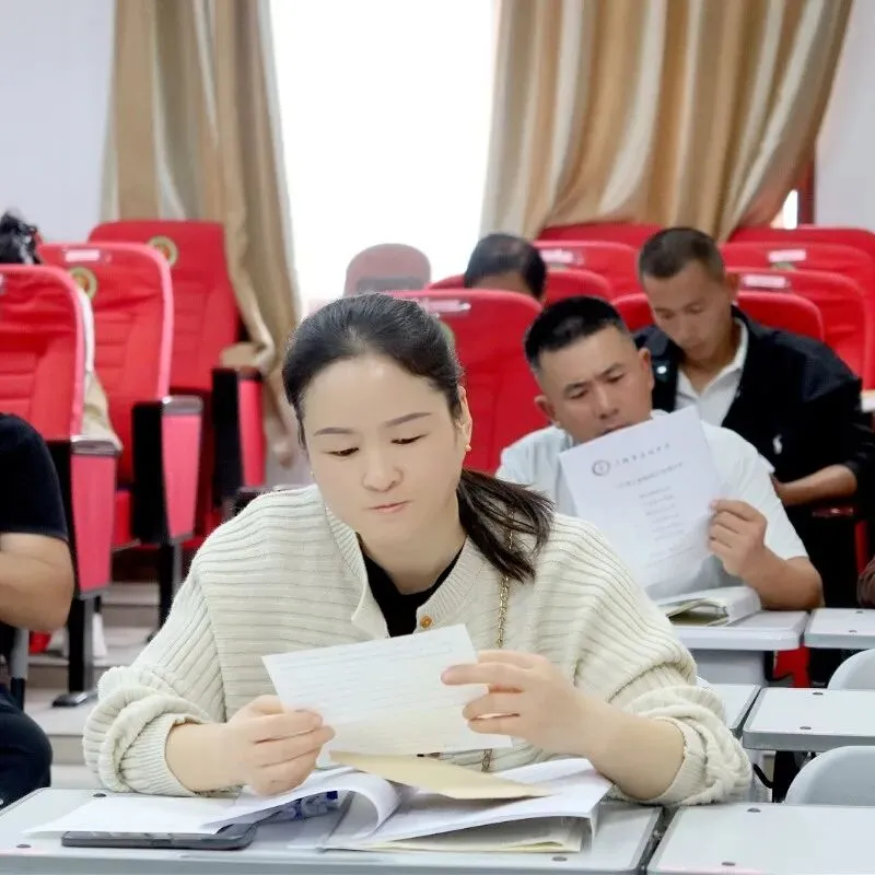 【启柱•家校】携手共进 圆梦中考——启柱中学家长学校 “开讲啦!” 活动圆满举行-第6张图片-四季读书网 【启柱•家校】携手共进 圆梦中考——启柱中学家长学校 “开讲啦!” 活动圆满举行-第6张图片-四季读书网