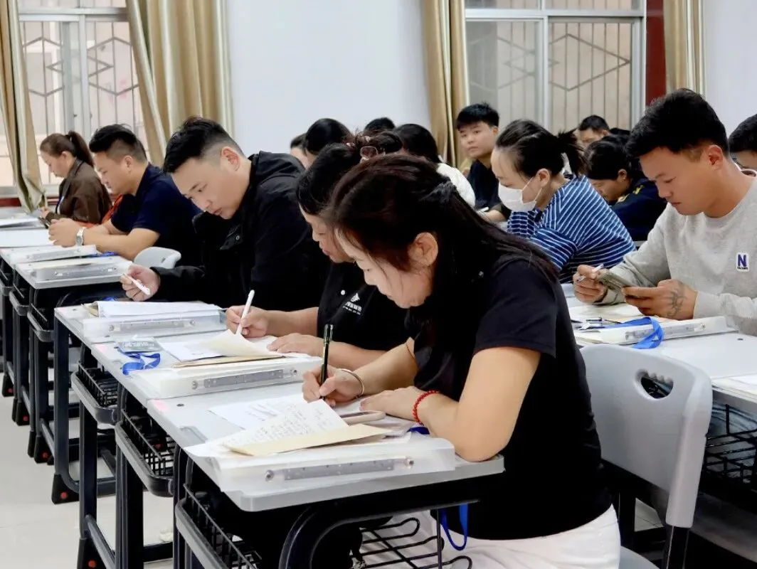【启柱•家校】携手共进 圆梦中考——启柱中学家长学校 “开讲啦!” 活动圆满举行-第10张图片-四季读书网 【启柱•家校】携手共进 圆梦中考——启柱中学家长学校 “开讲啦!” 活动圆满举行-第10张图片-四季读书网