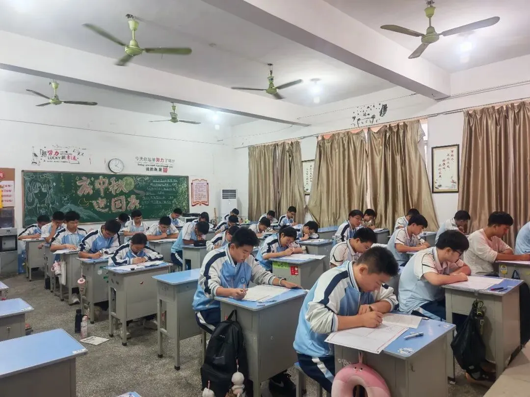 师生同考研真题,以考促教提质效|树人高中联考圆满落幕-第3张图片-四季读书网
