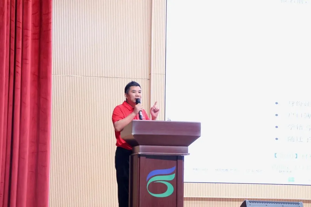 家校同心备高考,精准指导助报名——我校召开高三高考报名专题家长会-第16张图片-四季读书网 家校同心备高考,精准指导助报名——我校召开高三高考报名专题家长会-第16张图片-四季读书网