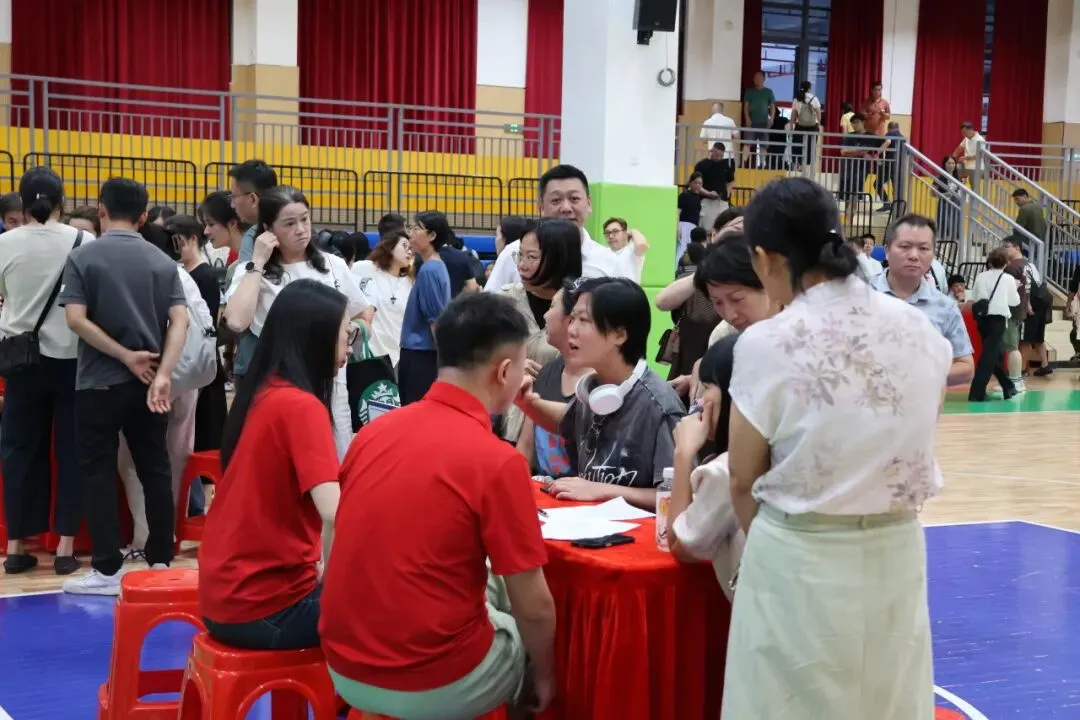 家校同心备高考,精准指导助报名——我校召开高三高考报名专题家长会-第20张图片-四季读书网 家校同心备高考,精准指导助报名——我校召开高三高考报名专题家长会-第20张图片-四季读书网