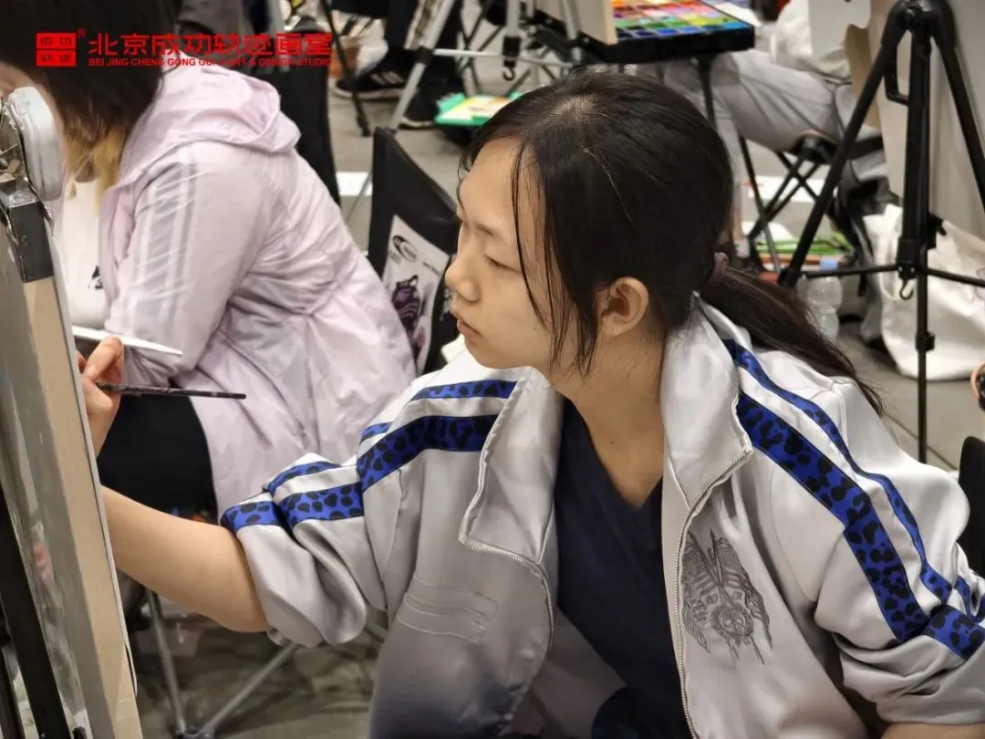 成功轨迹带队模考|征战美联模考第8届北京美术联测二模!万人同台试炼,执笔奔赴联考战场!-第23张图片-四季读书网 成功轨迹带队模考|征战美联模考第8届北京美术联测二模!万人同台试炼,执笔奔赴联考战场!-第23张图片-四季读书网