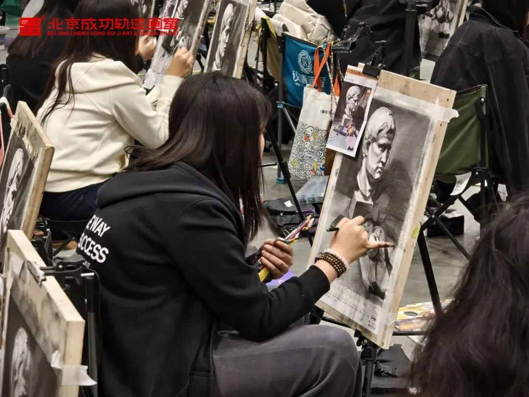 成功轨迹带队模考|征战美联模考第8届北京美术联测二模!万人同台试炼,执笔奔赴联考战场!-第51张图片-四季读书网 成功轨迹带队模考|征战美联模考第8届北京美术联测二模!万人同台试炼,执笔奔赴联考战场!-第51张图片-四季读书网