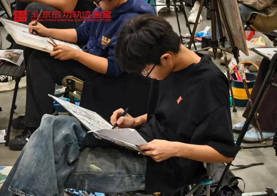 成功轨迹带队模考|征战美联模考第8届北京美术联测二模!万人同台试炼,执笔奔赴联考战场!-第72张图片-四季读书网 成功轨迹带队模考|征战美联模考第8届北京美术联测二模!万人同台试炼,执笔奔赴联考战场!-第72张图片-四季读书网