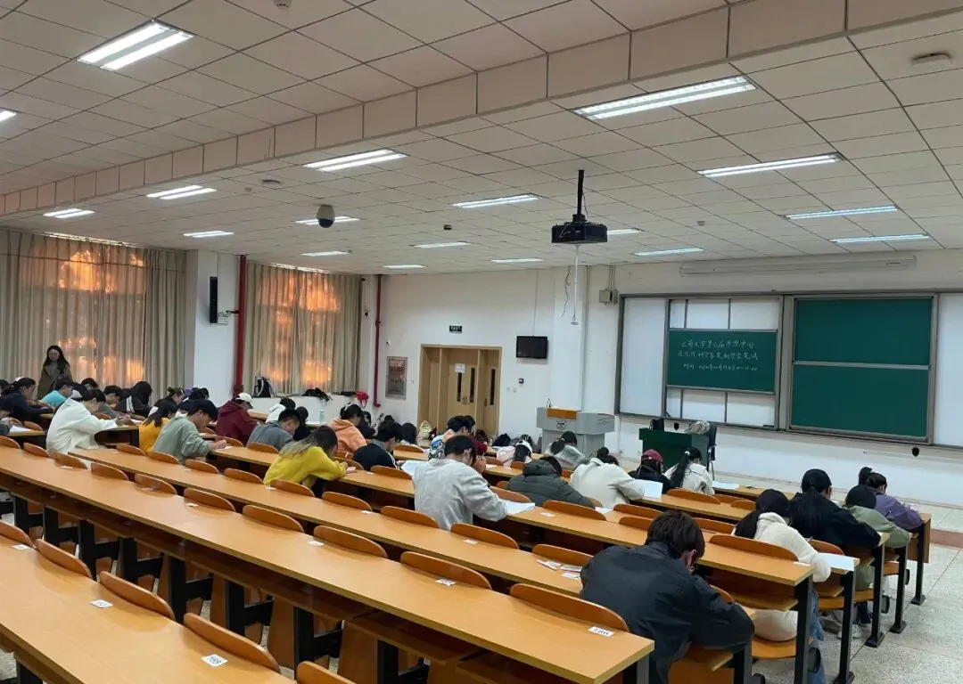 高考家长别执着于名校标签:剔除流量高校,这 16 所低调公办,才是普通考生的安全兜底方案-第2张图片-四季读书网 高考家长别执着于名校标签:剔除流量高校,这 16 所低调公办,才是普通考生的安全兜底方案-第2张图片-四季读书网