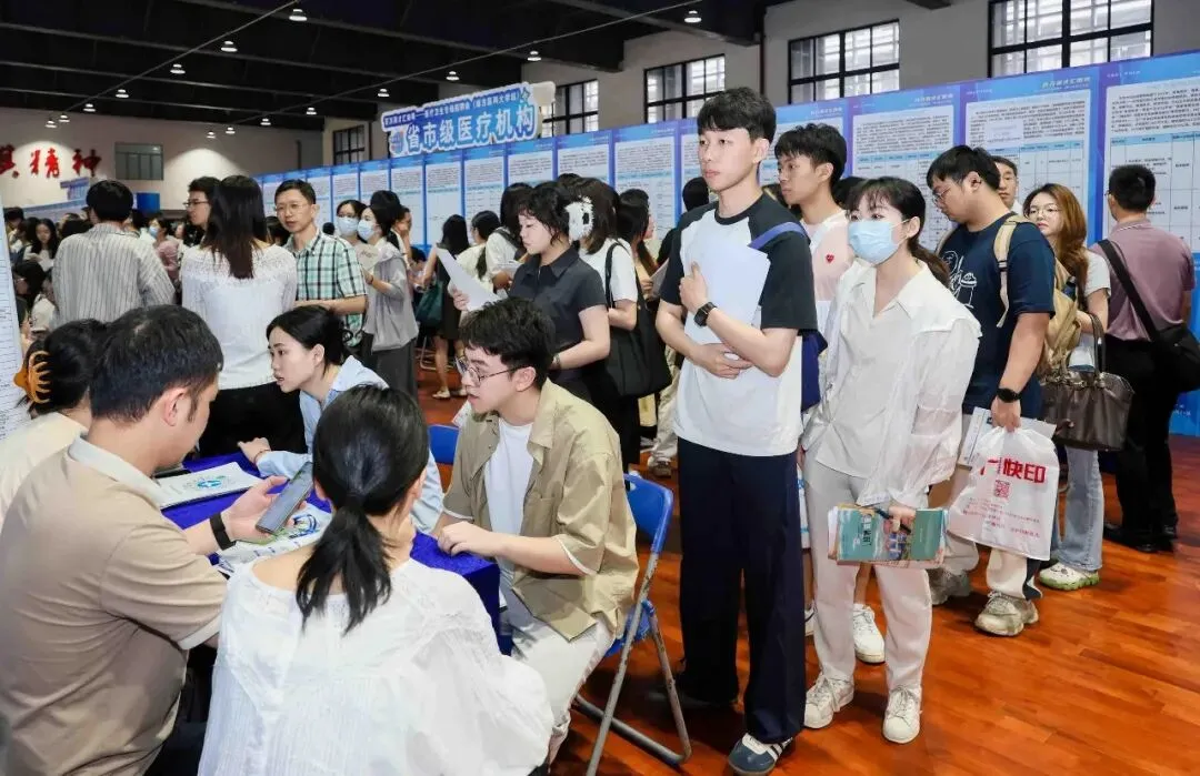 高考家长别执着于名校标签:剔除流量高校,这 16 所低调公办,才是普通考生的安全兜底方案-第3张图片-四季读书网 高考家长别执着于名校标签:剔除流量高校,这 16 所低调公办,才是普通考生的安全兜底方案-第3张图片-四季读书网