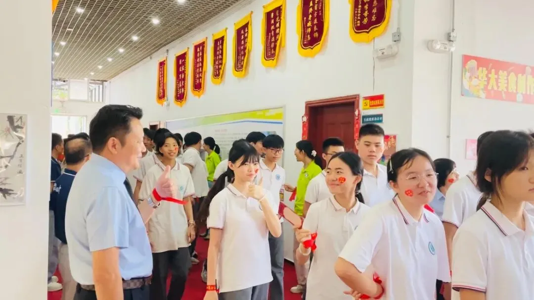 今天,他们写下青春承诺;2027中考,静待花开-第2张图片-四季读书网 今天,他们写下青春承诺;2027中考,静待花开-第2张图片-四季读书网