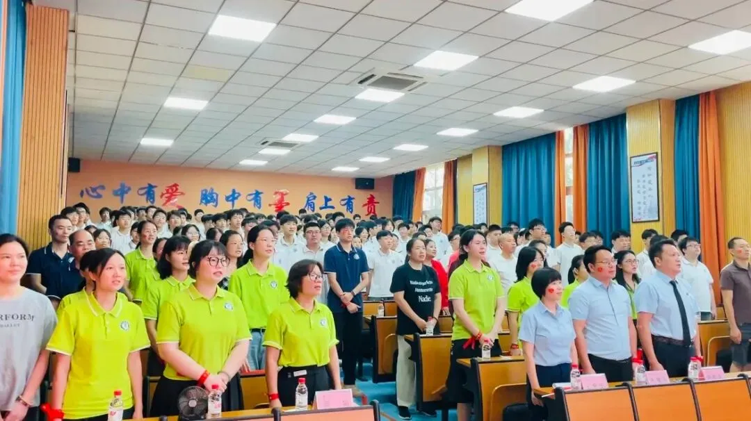 今天,他们写下青春承诺;2027中考,静待花开-第5张图片-四季读书网 今天,他们写下青春承诺;2027中考,静待花开-第5张图片-四季读书网