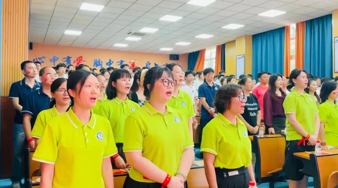 今天,他们写下青春承诺;2027中考,静待花开-第6张图片-四季读书网 今天,他们写下青春承诺;2027中考,静待花开-第6张图片-四季读书网