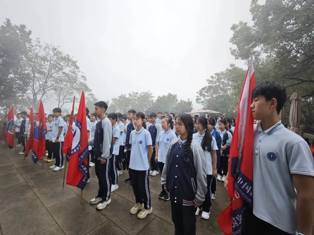 【青·研实践】登临半山存远志,驰笔中考夺荣光——九年级半山登高毅行活动-第10张图片-四季读书网 【青·研实践】登临半山存远志,驰笔中考夺荣光——九年级半山登高毅行活动-第10张图片-四季读书网