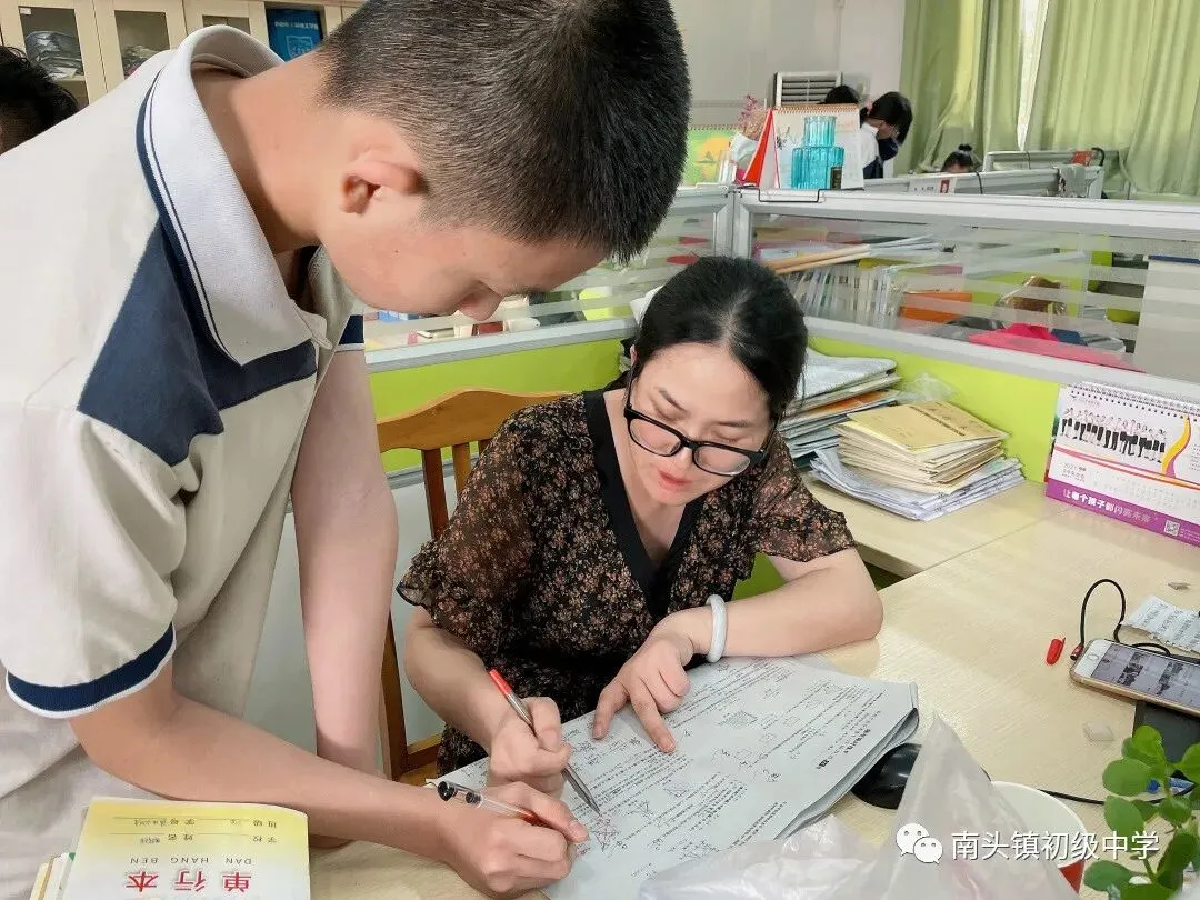 初三数学科组在党史学习教育中深化教书育人-第8张图片-四季读书网