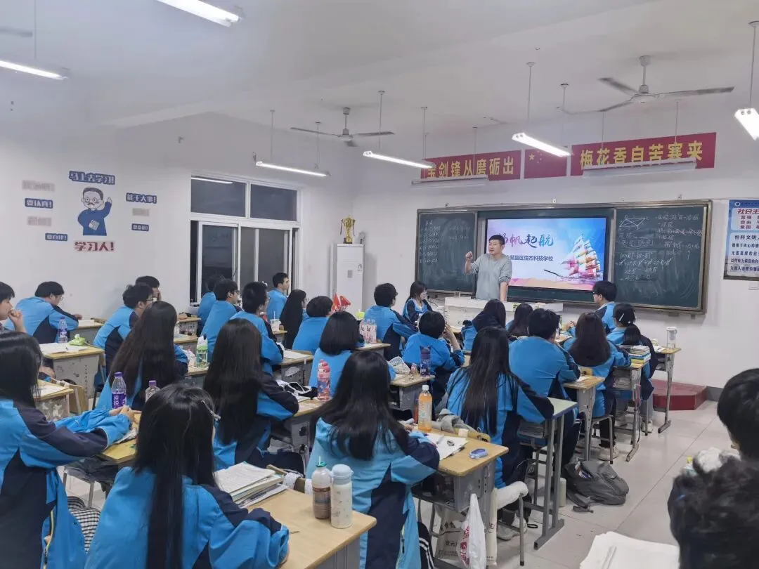 扬帆起航 以爱相伴——高考报名日,恒科学子收到一份“滚烫”的关怀-第3张图片-四季读书网 扬帆起航 以爱相伴——高考报名日,恒科学子收到一份“滚烫”的关怀-第3张图片-四季读书网
