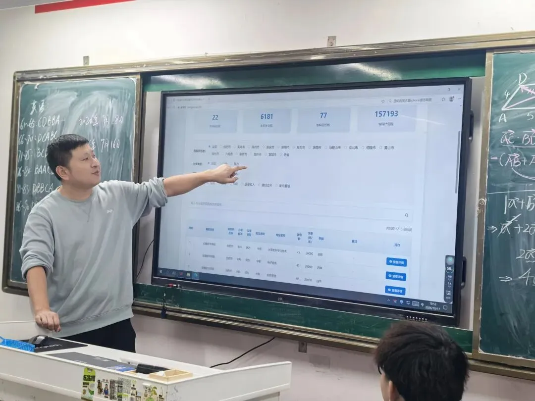 扬帆起航 以爱相伴——高考报名日,恒科学子收到一份“滚烫”的关怀-第5张图片-四季读书网 扬帆起航 以爱相伴——高考报名日,恒科学子收到一份“滚烫”的关怀-第5张图片-四季读书网