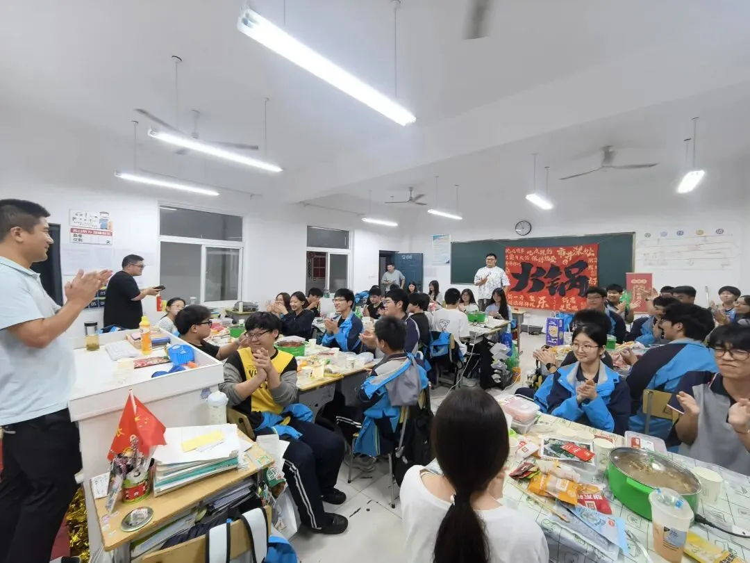 扬帆起航 以爱相伴——高考报名日,恒科学子收到一份“滚烫”的关怀-第9张图片-四季读书网 扬帆起航 以爱相伴——高考报名日,恒科学子收到一份“滚烫”的关怀-第9张图片-四季读书网