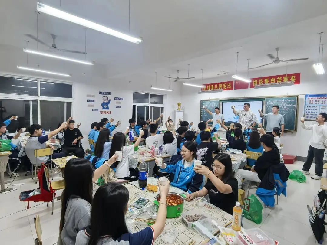 扬帆起航 以爱相伴——高考报名日,恒科学子收到一份“滚烫”的关怀-第10张图片-四季读书网 扬帆起航 以爱相伴——高考报名日,恒科学子收到一份“滚烫”的关怀-第10张图片-四季读书网
