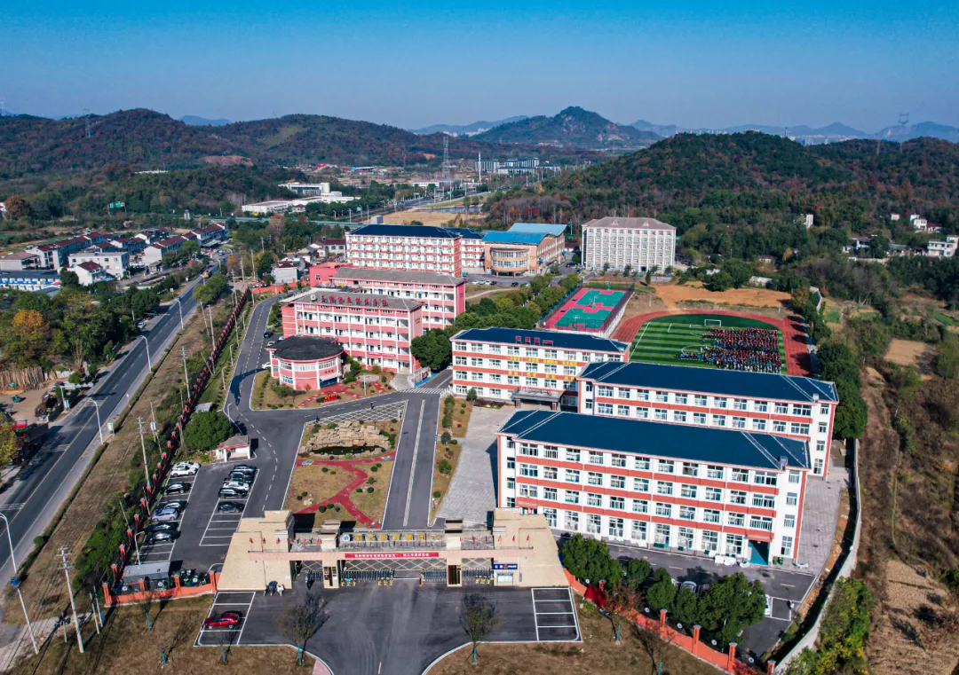 扬帆起航 以爱相伴——高考报名日,恒科学子收到一份“滚烫”的关怀-第23张图片-四季读书网 扬帆起航 以爱相伴——高考报名日,恒科学子收到一份“滚烫”的关怀-第23张图片-四季读书网