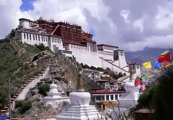 2026中考语文卷:西藏自治区-第13张图片-四季读书网 2026中考语文卷:西藏自治区-第13张图片-四季读书网