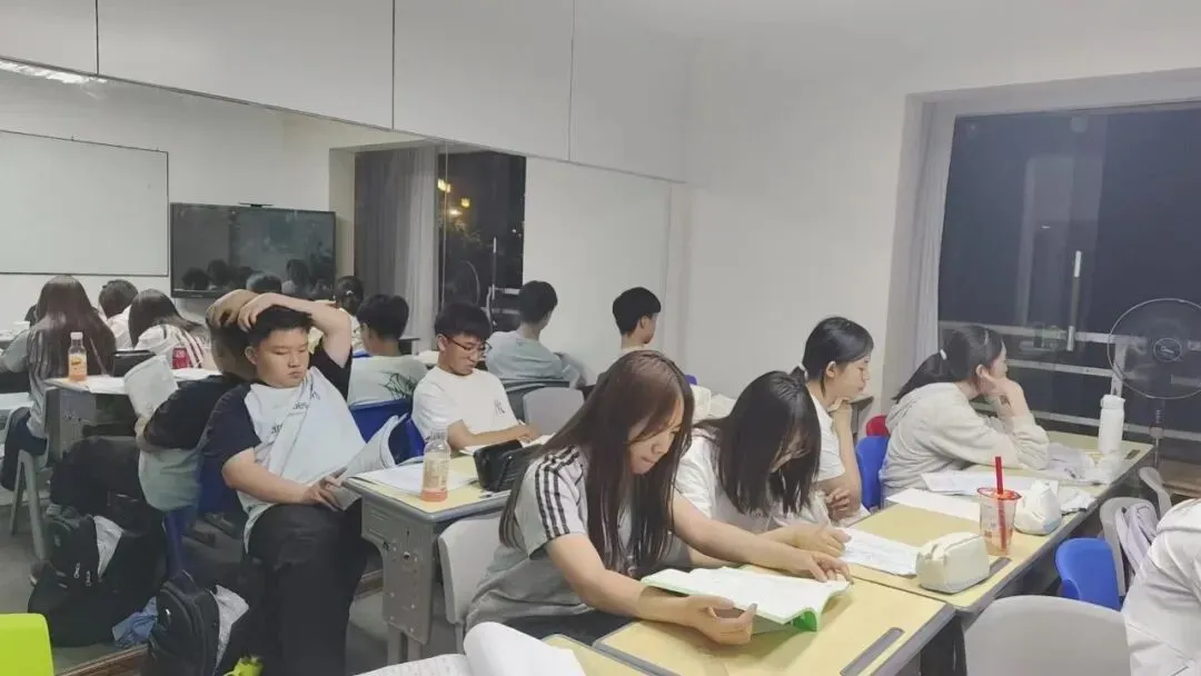 初三全托|锁定中考黄金提分期,全力奔赴理想高中!-第26张图片-四季读书网 初三全托|锁定中考黄金提分期,全力奔赴理想高中!-第26张图片-四季读书网