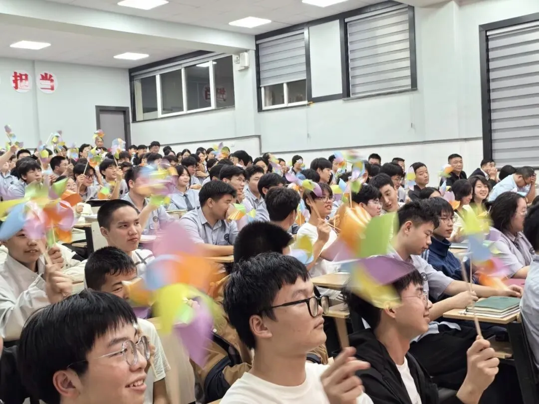 2026高考表彰集合动员励志大课堂-第6张图片-四季读书网 2026高考表彰集合动员励志大课堂-第6张图片-四季读书网