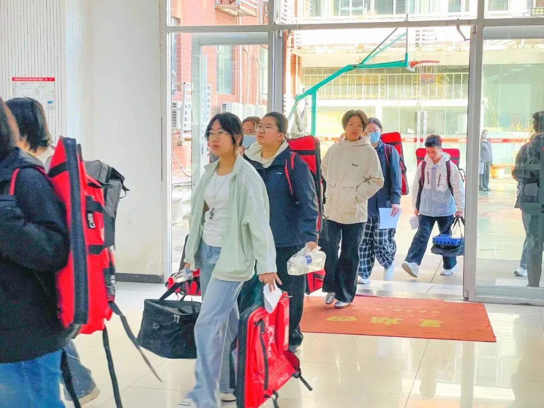 正式开考丨2027届唐山市美术中考首场模拟考试-第18张图片-四季读书网 正式开考丨2027届唐山市美术中考首场模拟考试-第18张图片-四季读书网