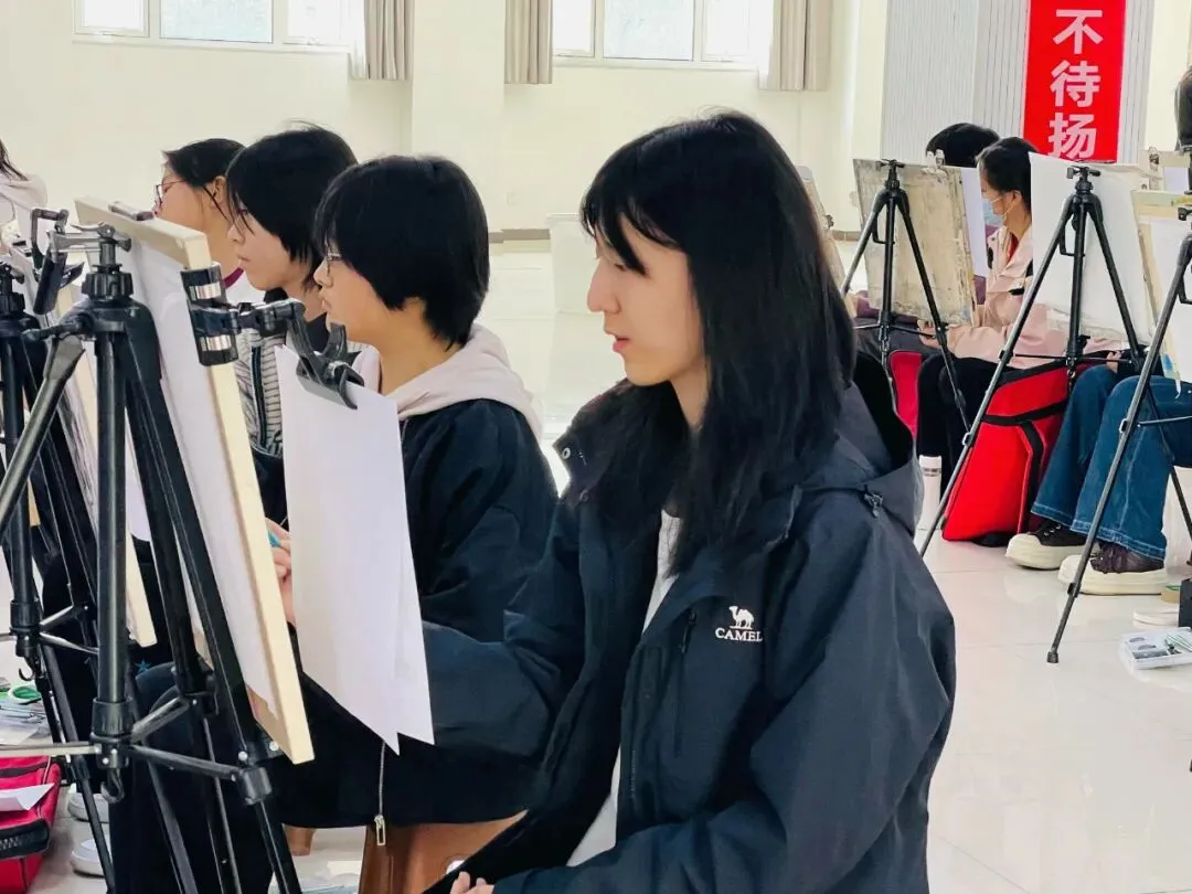 正式开考丨2027届唐山市美术中考首场模拟考试-第28张图片-四季读书网 正式开考丨2027届唐山市美术中考首场模拟考试-第28张图片-四季读书网