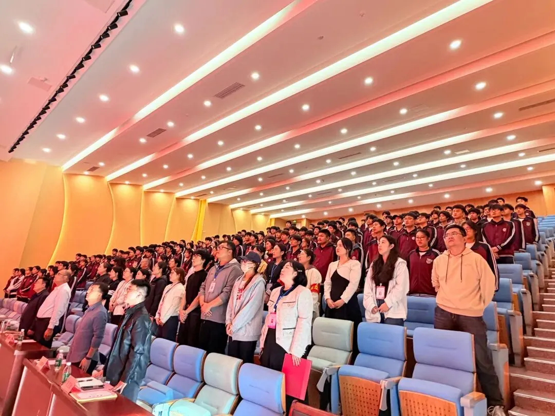 踔厉奋发战高考 · 笃行不怠启新程 | 青岛华文学校举行2027届高三誓师大会-第4张图片-四季读书网 踔厉奋发战高考 · 笃行不怠启新程 | 青岛华文学校举行2027届高三誓师大会-第4张图片-四季读书网
