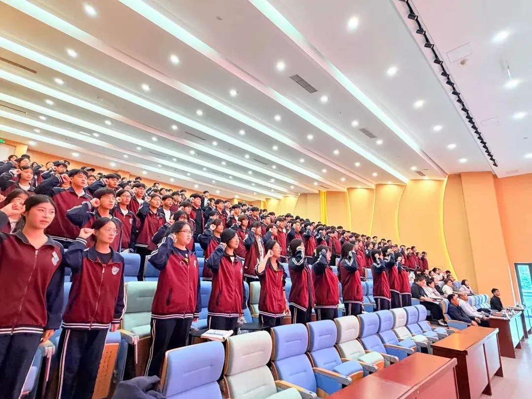 踔厉奋发战高考 · 笃行不怠启新程 | 青岛华文学校举行2027届高三誓师大会-第16张图片-四季读书网 踔厉奋发战高考 · 笃行不怠启新程 | 青岛华文学校举行2027届高三誓师大会-第16张图片-四季读书网