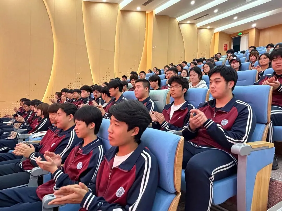 踔厉奋发战高考 · 笃行不怠启新程 | 青岛华文学校举行2027届高三誓师大会-第19张图片-四季读书网 踔厉奋发战高考 · 笃行不怠启新程 | 青岛华文学校举行2027届高三誓师大会-第19张图片-四季读书网