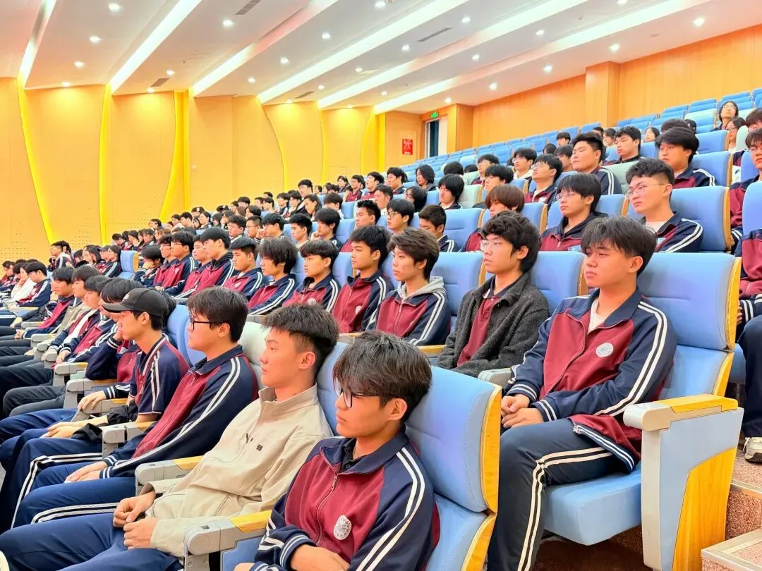 踔厉奋发战高考 · 笃行不怠启新程 | 青岛华文学校举行2027届高三誓师大会-第20张图片-四季读书网 踔厉奋发战高考 · 笃行不怠启新程 | 青岛华文学校举行2027届高三誓师大会-第20张图片-四季读书网