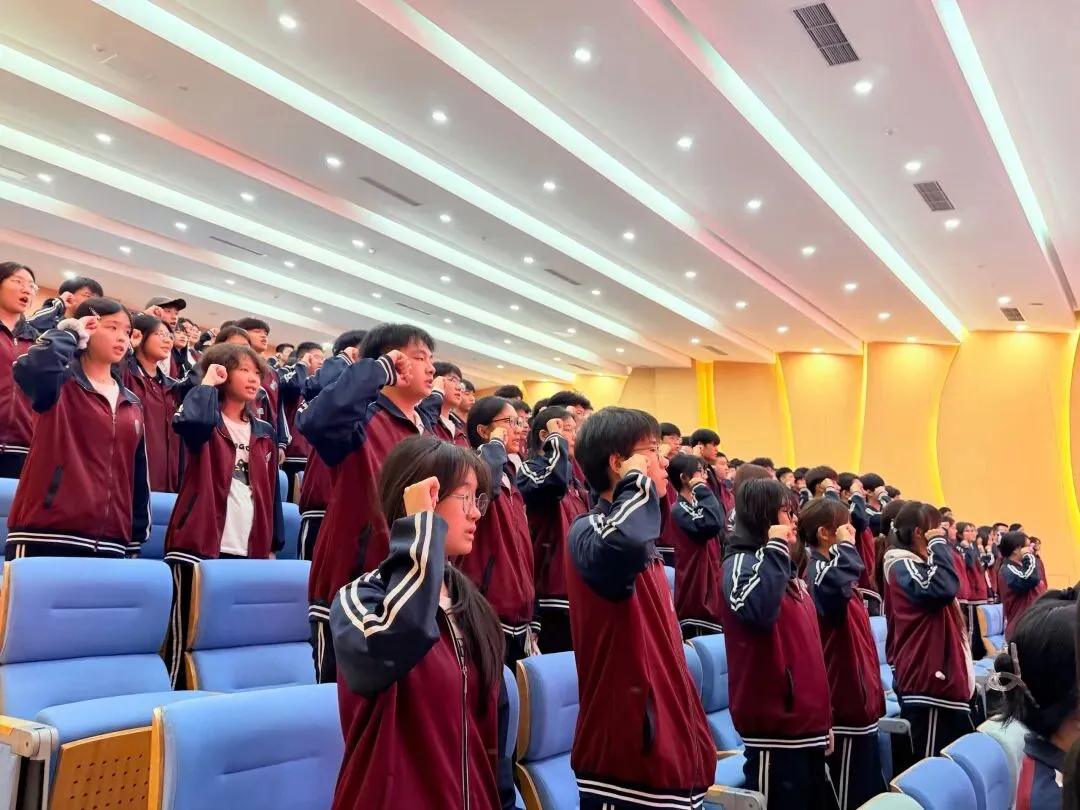 踔厉奋发战高考 · 笃行不怠启新程 | 青岛华文学校举行2027届高三誓师大会-第21张图片-四季读书网 踔厉奋发战高考 · 笃行不怠启新程 | 青岛华文学校举行2027届高三誓师大会-第21张图片-四季读书网