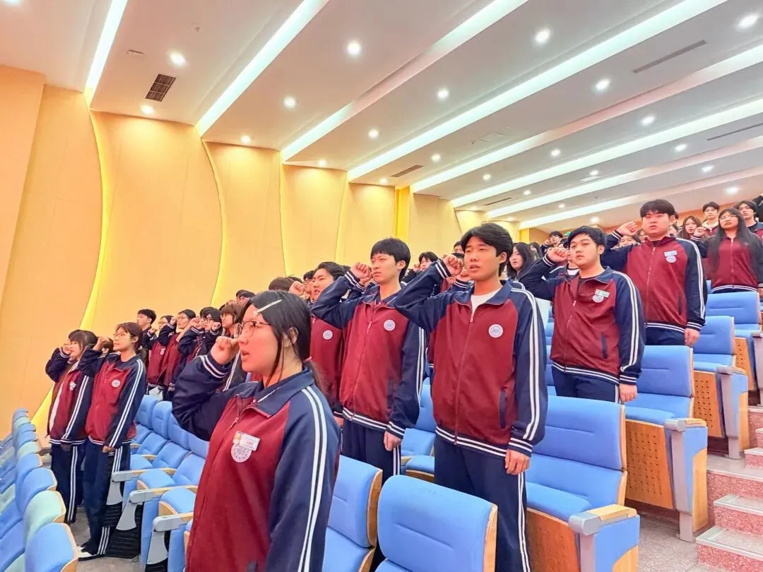 踔厉奋发战高考 · 笃行不怠启新程 | 青岛华文学校举行2027届高三誓师大会-第22张图片-四季读书网 踔厉奋发战高考 · 笃行不怠启新程 | 青岛华文学校举行2027届高三誓师大会-第22张图片-四季读书网