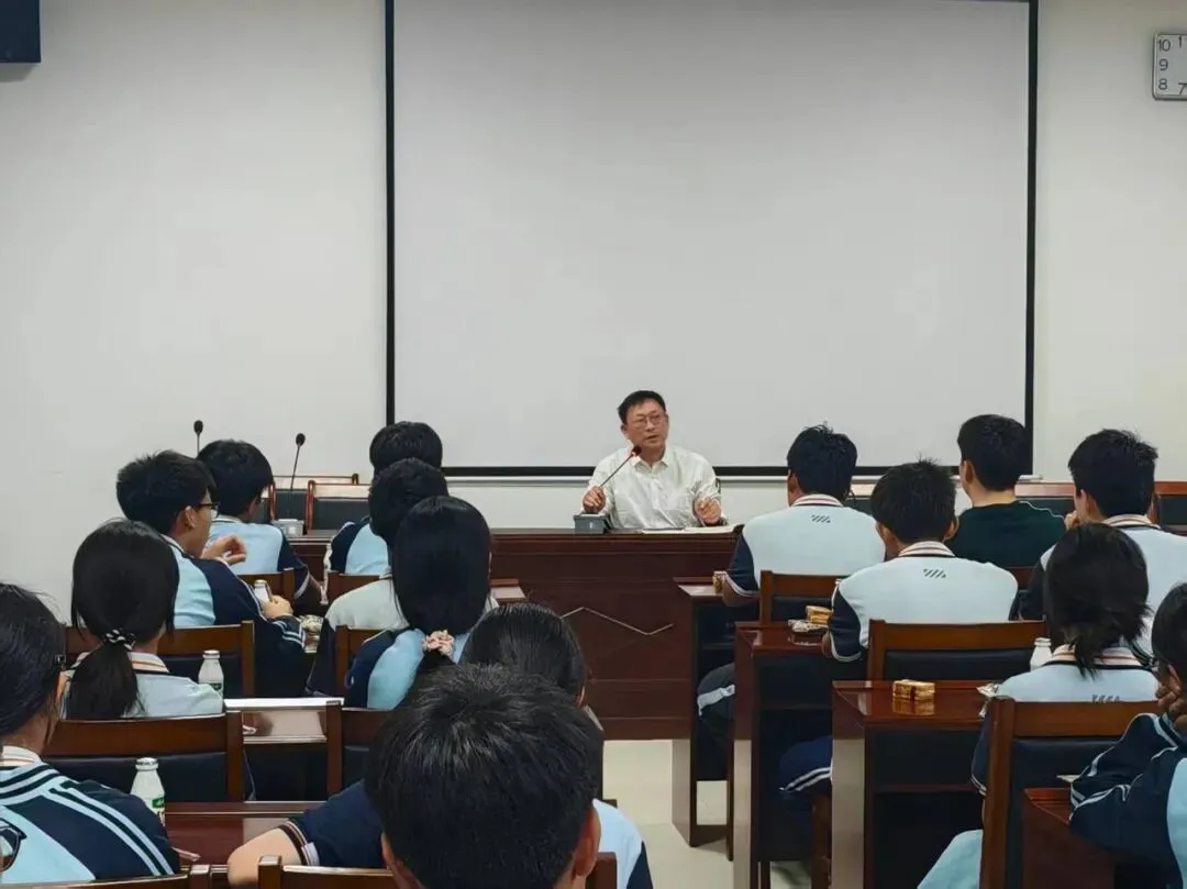 认清形势谋突破 自强奋进冲中考---随州盈瑞实验学校开展九年级学生座谈会-第4张图片-四季读书网