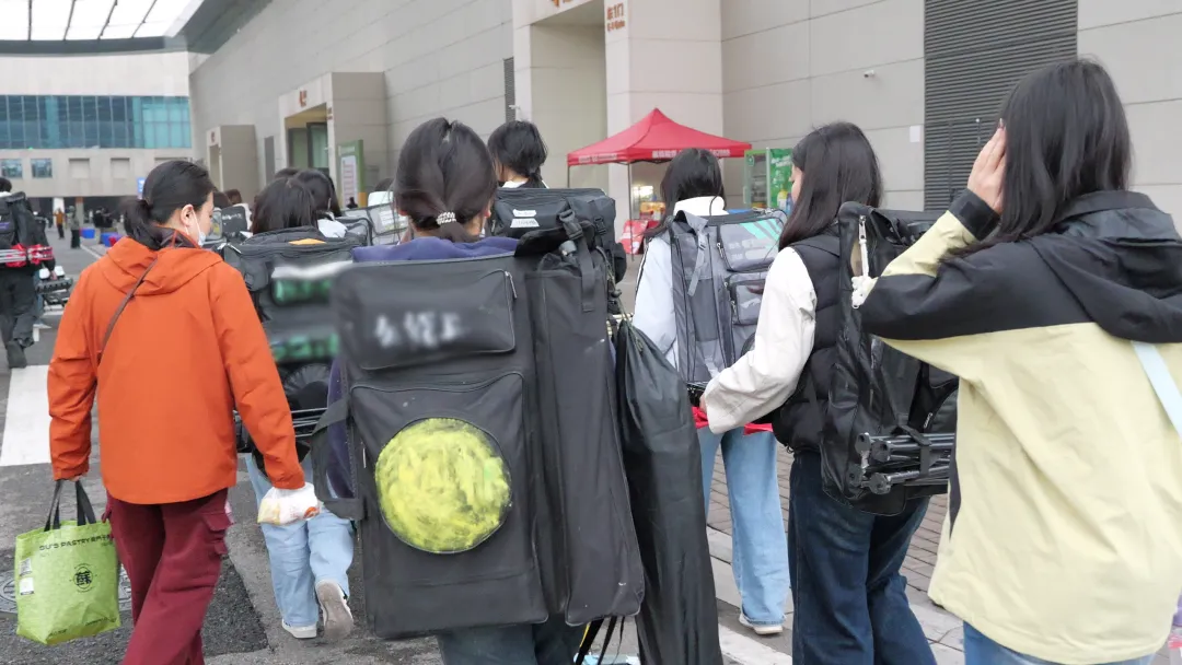 【赢战模考】国培美术第三次模拟考试,提笔逐梦,奋勇争先!-第13张图片-四季读书网 【赢战模考】国培美术第三次模拟考试,提笔逐梦,奋勇争先!-第13张图片-四季读书网