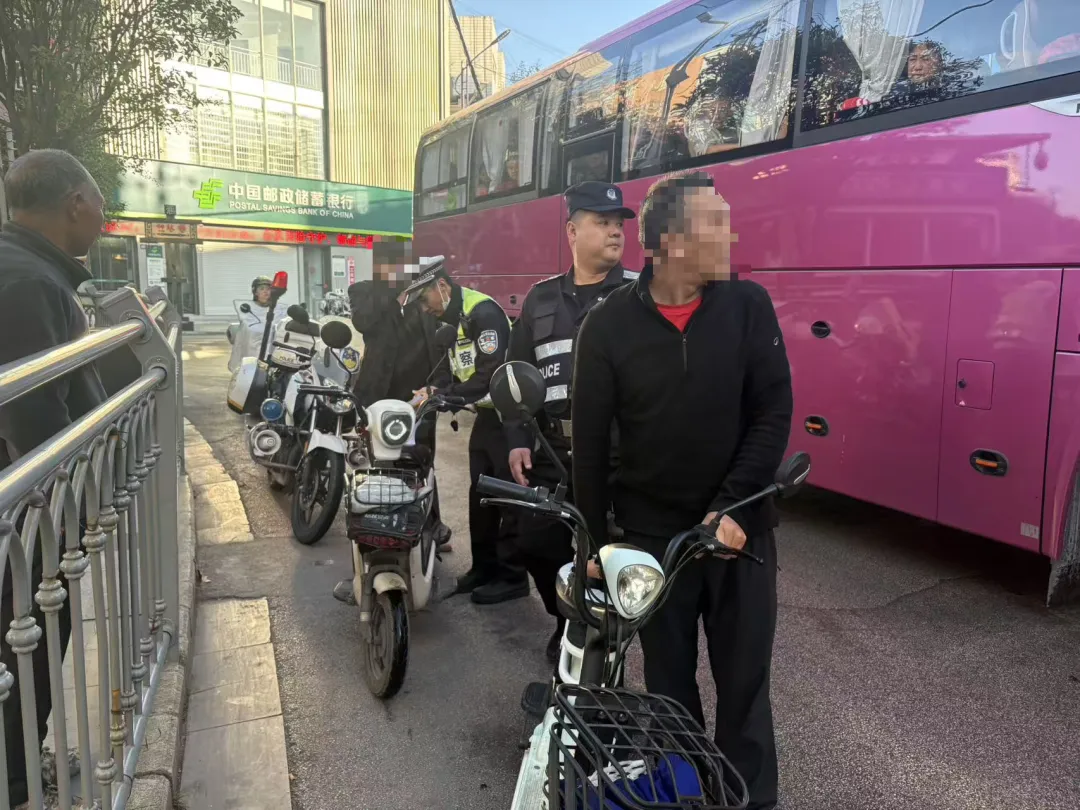 陆良公安圆满完成成人高考安保工作-第4张图片-四季读书网